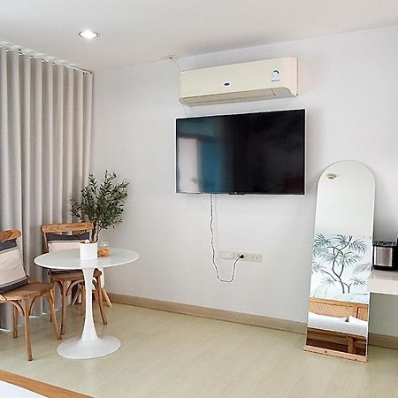 The Beach Bangsaen By Thanthita Next To Wonnapa Beach Free Disney Plus Eksteriør billede