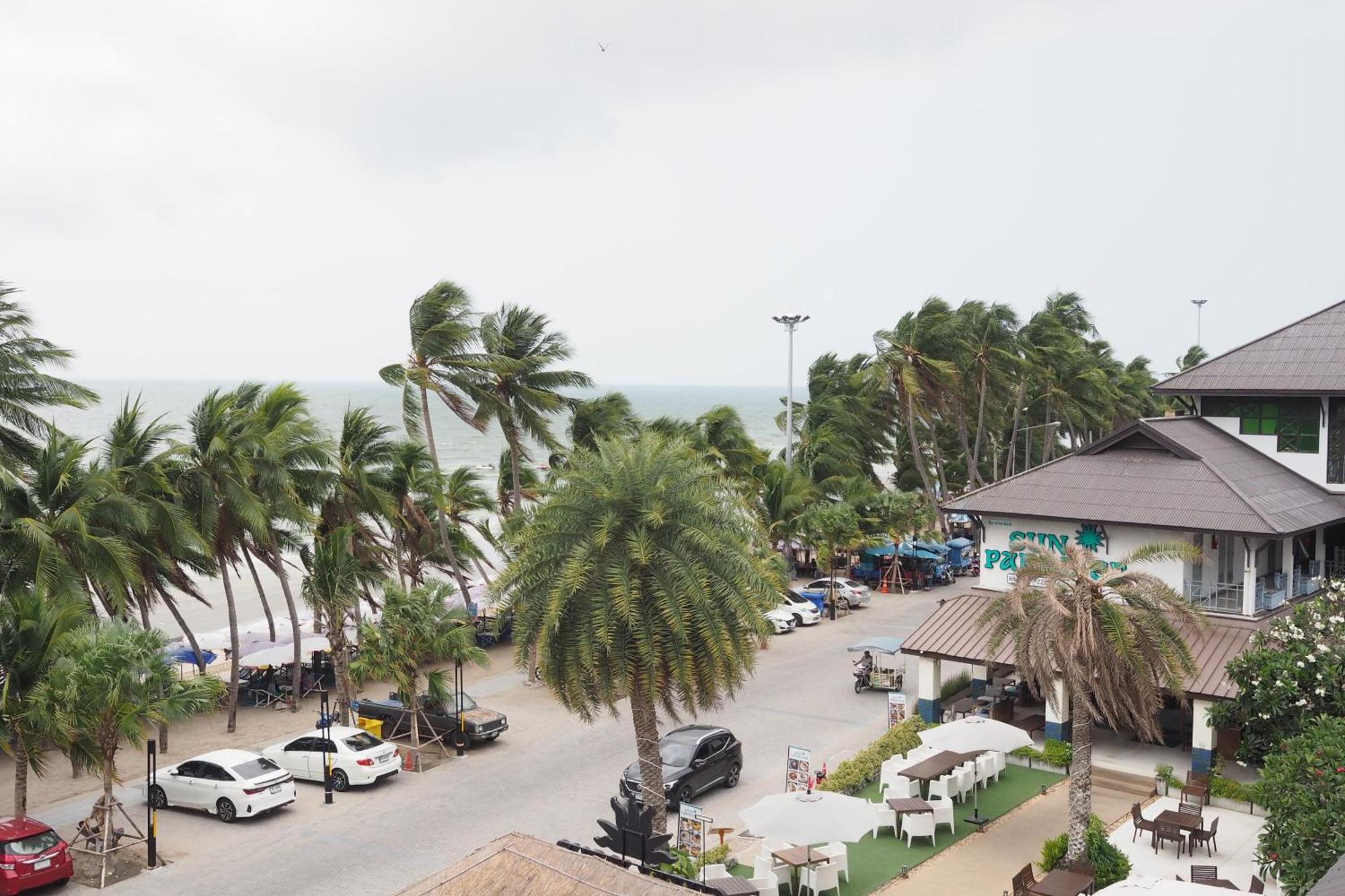 The Beach Bangsaen By Thanthita Next To Wonnapa Beach Free Disney Plus Eksteriør billede