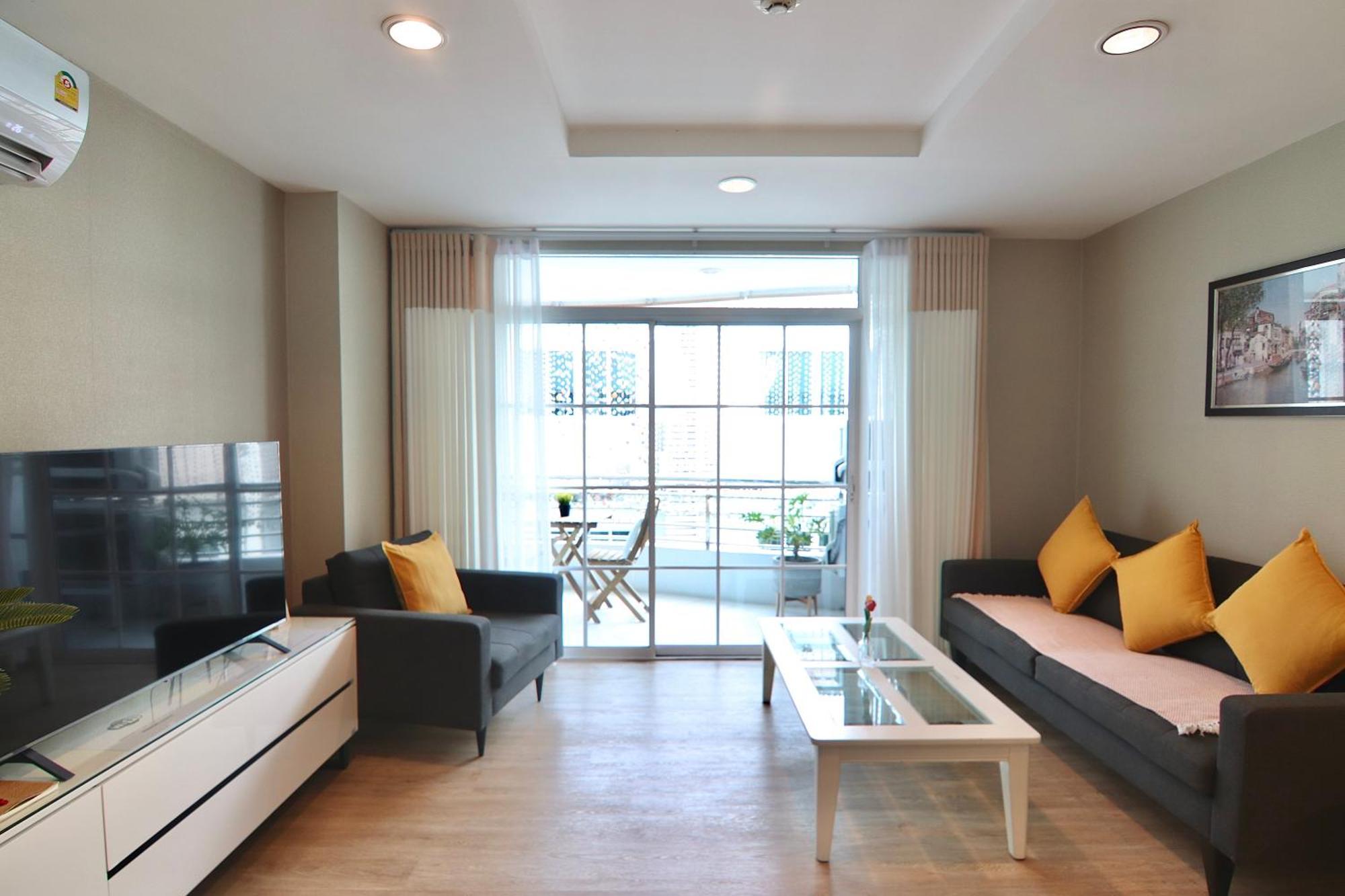 The Beach Bangsaen By Thanthita Next To Wonnapa Beach Free Disney Plus Eksteriør billede