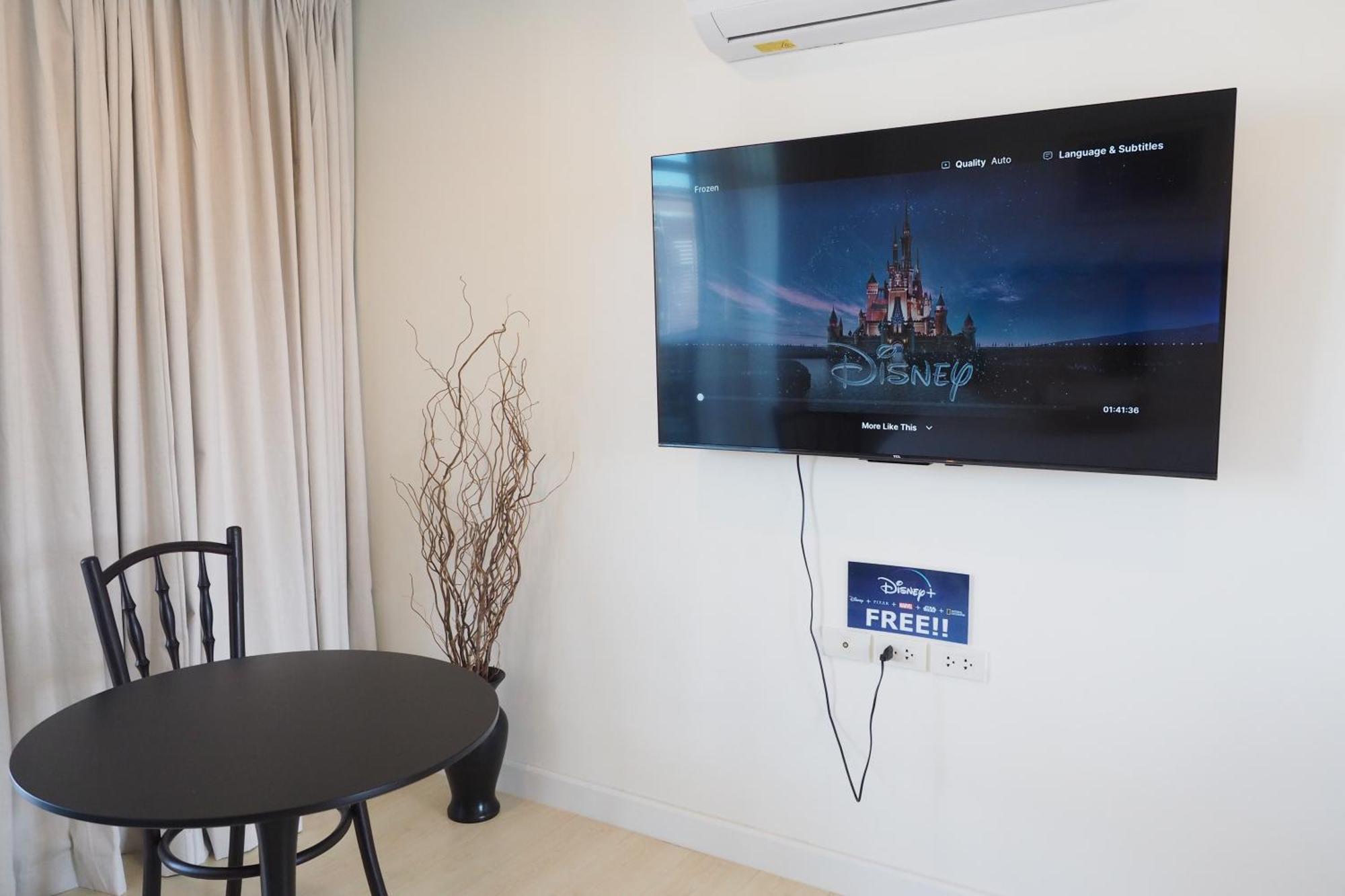 The Beach Bangsaen By Thanthita Next To Wonnapa Beach Free Disney Plus Eksteriør billede