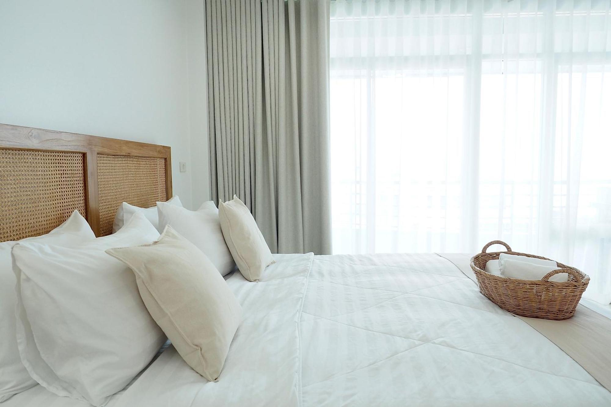 The Beach Bangsaen By Thanthita Next To Wonnapa Beach Free Disney Plus Eksteriør billede