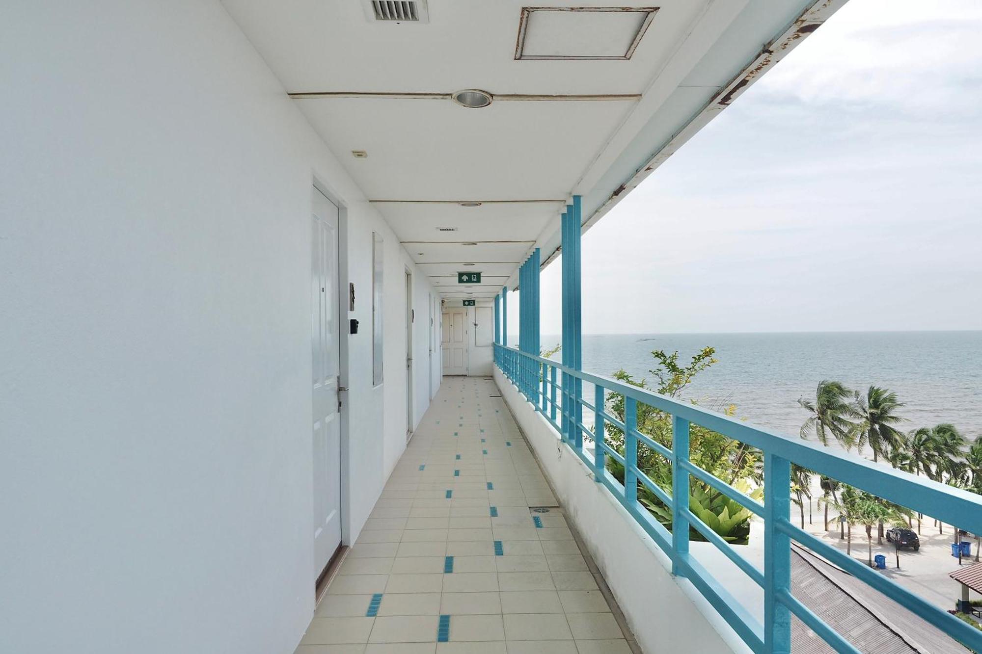 The Beach Bangsaen By Thanthita Next To Wonnapa Beach Free Disney Plus Eksteriør billede