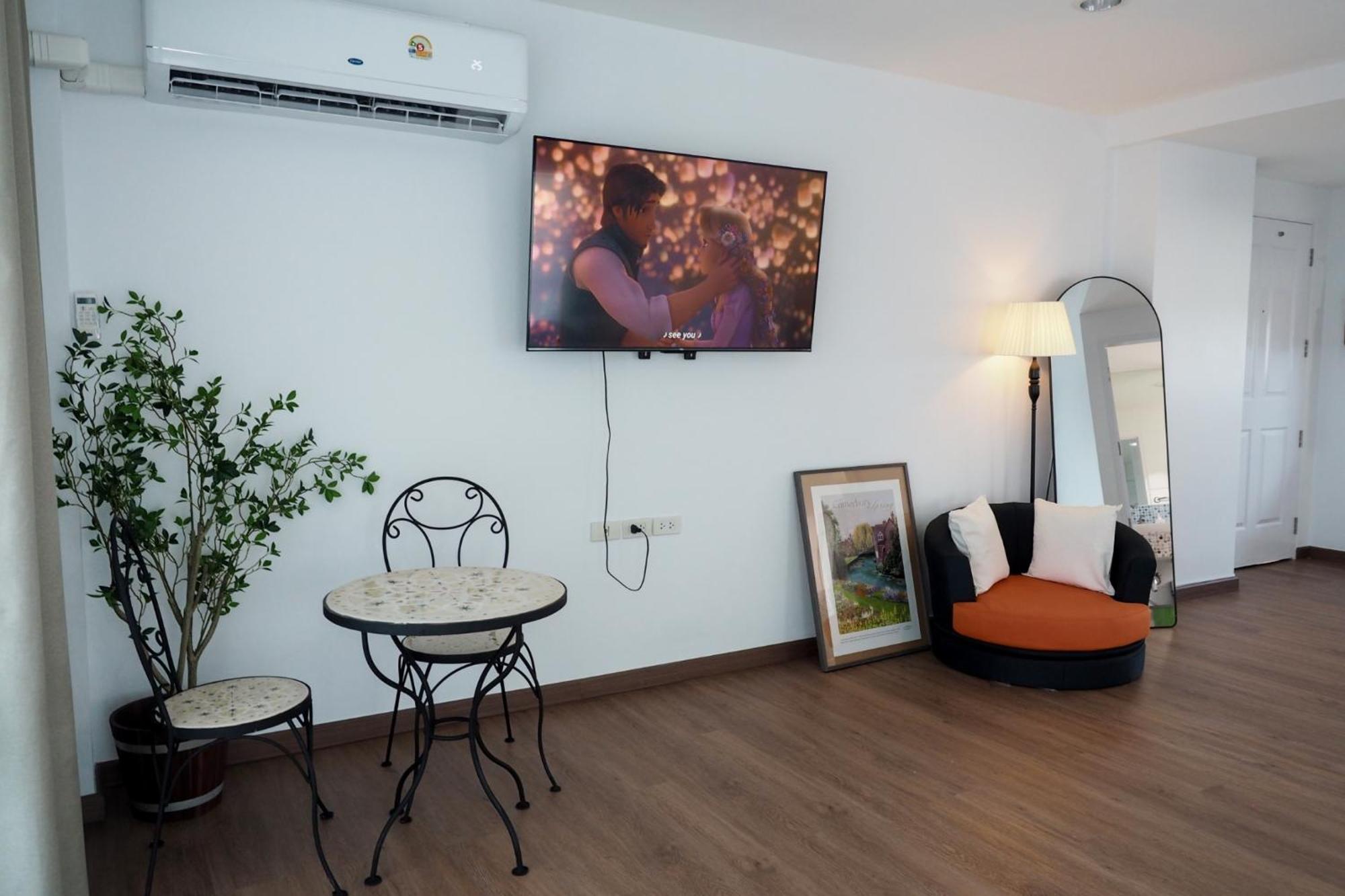 The Beach Bangsaen By Thanthita Next To Wonnapa Beach Free Disney Plus Eksteriør billede