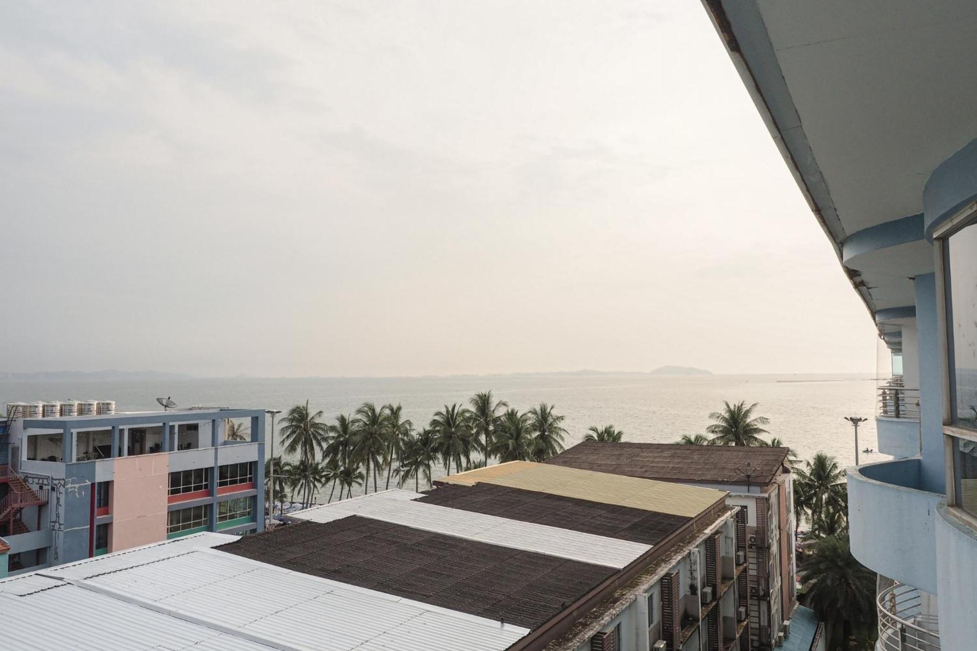 The Beach Bangsaen By Thanthita Next To Wonnapa Beach Free Disney Plus Eksteriør billede