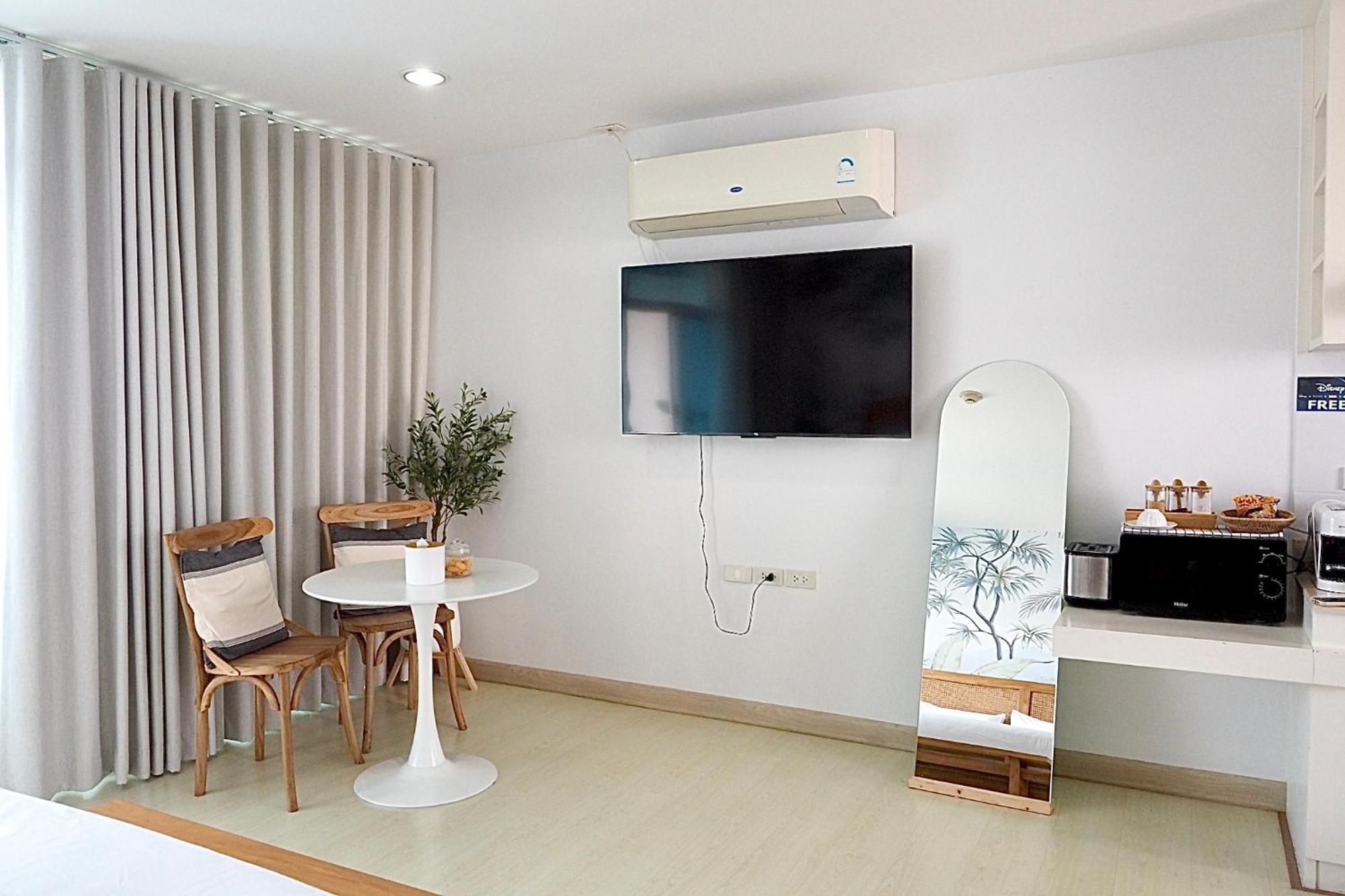 The Beach Bangsaen By Thanthita Next To Wonnapa Beach Free Disney Plus Eksteriør billede